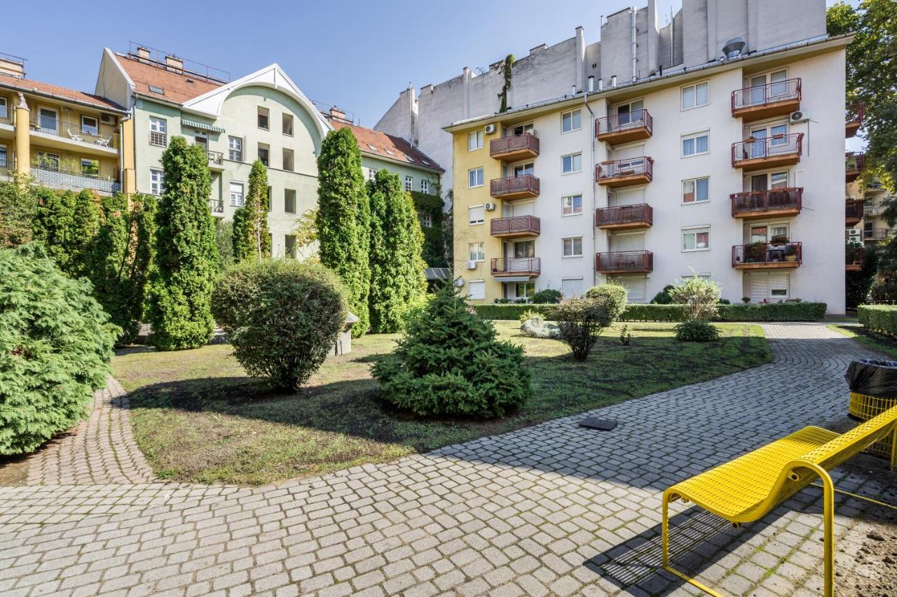 Beautiful Three Bedrooms Apartment With Free Parking Close To The Danube Coast Будапешт Екстер'єр фото
