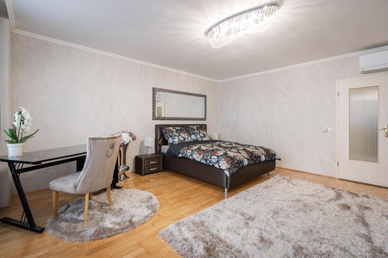 Beautiful Three Bedrooms Apartment With Free Parking Close To The Danube Coast Будапешт Екстер'єр фото