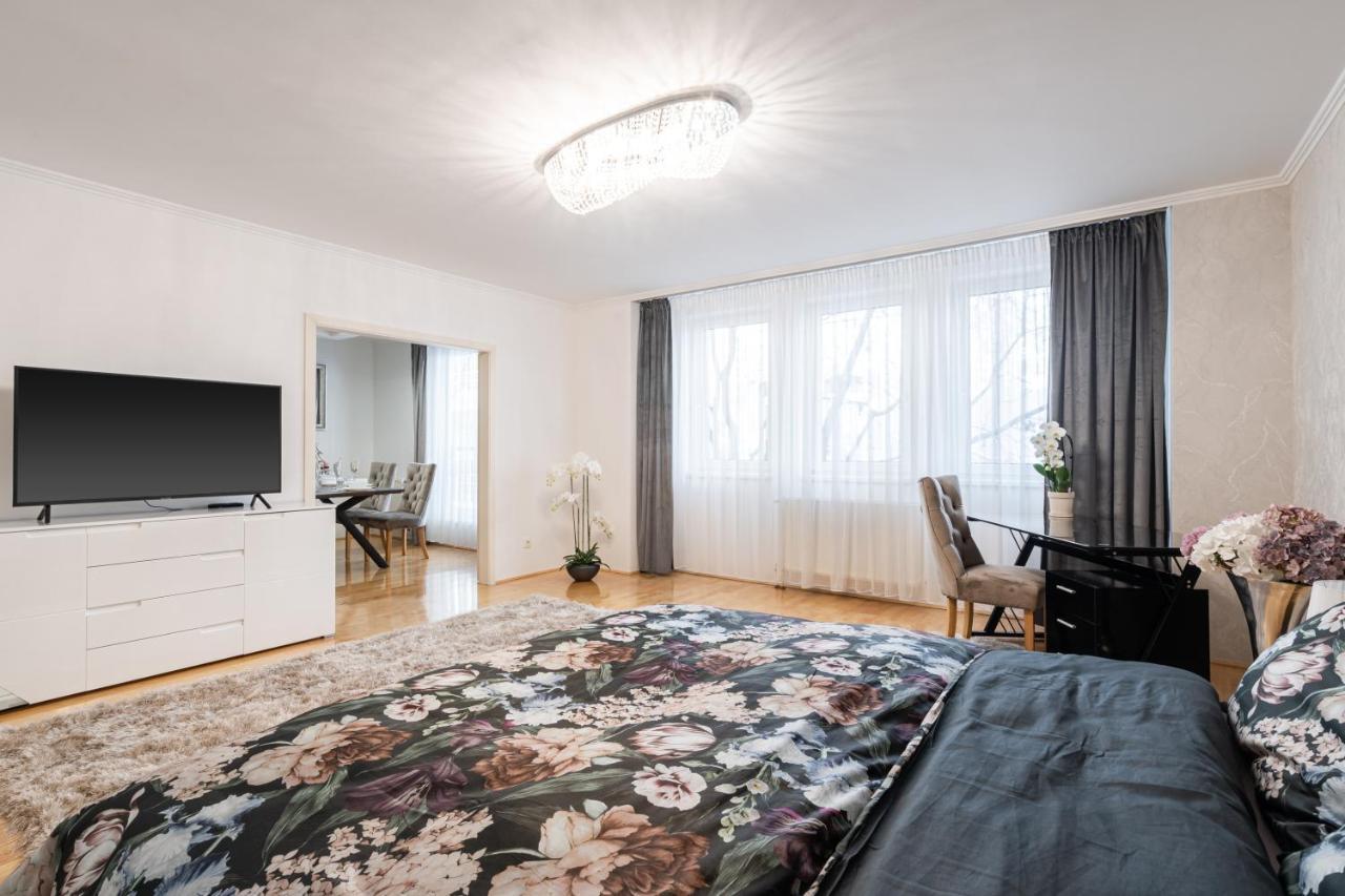 Beautiful Three Bedrooms Apartment With Free Parking Close To The Danube Coast Будапешт Екстер'єр фото